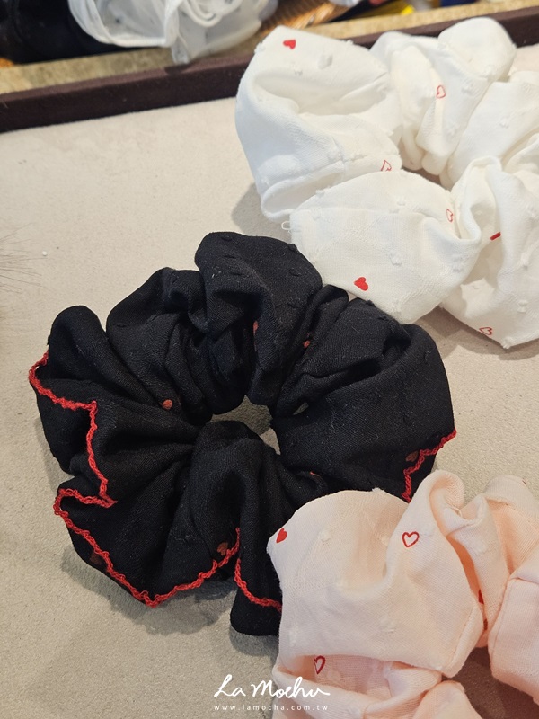 滾邊愛心刺繡大腸圈
